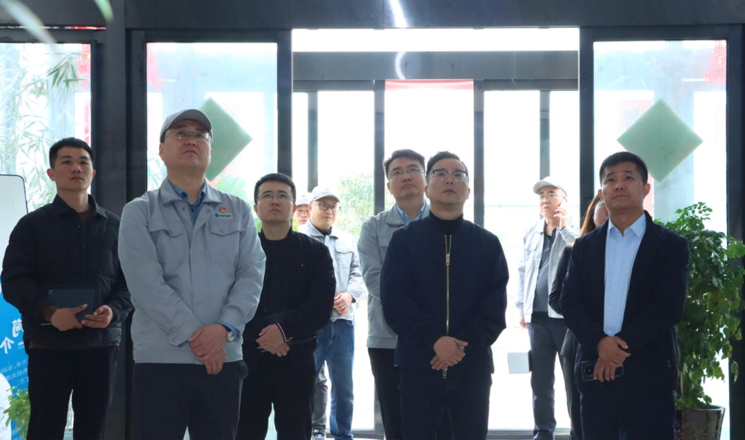 Dong Mingyong, Chairman of Chusheng Automobile Group, led a team to inspect and exchange ideas at the Foton Changsha Super Truck Factory