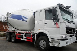 (10-14cbm) Sinotruk HOWO mixer truck 5 mm thick manganese alloy steel