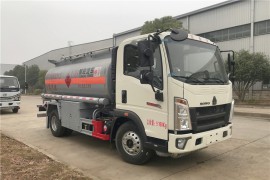  HOWO 6200 Liters Oil Truck 