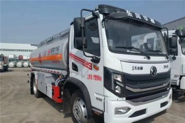 Dongfeng 9600 Liters Oil Truck 