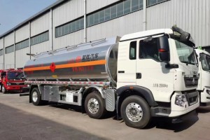  Sinotruk HOWO 6X2 24.1 cbm Fuel Tank Truck 