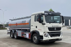 Sinotruk HOWO 6X4 18.1 cbm Oil Transport Vehicle