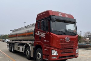 Jiefang 8X4 30m³ Oil Delivery Truck