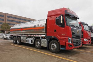 Dongfeng Liuqi 8X4 30.5m³ Oil Delivery Truck 