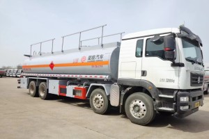 Sinotruk Sitrak 8X4 27m³ Fuel Tanker Truck