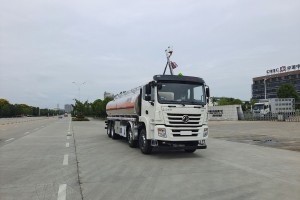 Dongfeng 8X4 25.8m³ Oil Delivery Truck 