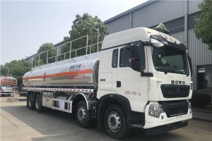 Sinotruk HOWO 8X4 26m³ Fuel Tanker Truck