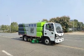 Dongfeng 4x2 road cleaning truck