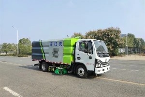 Dongfeng 4x2 road cleaning truck