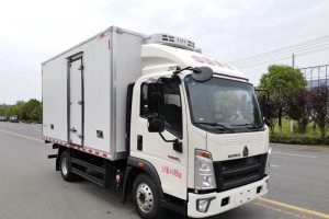 Sinotruk HOWO 4.2m refrigerated van truck