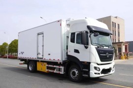 Dongfeng KR 4x2 Refrigerated truck with double sleeping berth