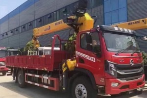 4X2 Dongfeng D3V truck with XCMG 8-ton crane