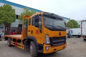 Sinotruk Howo 4X2 flat trailer for transporting excavators