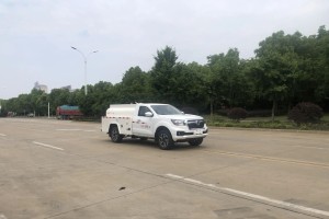 Dongfeng 4X4 pickup sprinkler truck