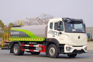 Sinotruk Howo 4X2 15m³ Green Sprinkler Truck