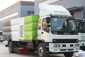 Qingling Isuzu 4X2 cleaning and sweeping vehicle